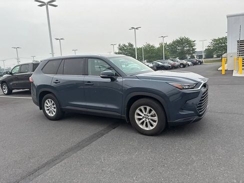Used 2025 Toyota Grand Highlander AWD image 3