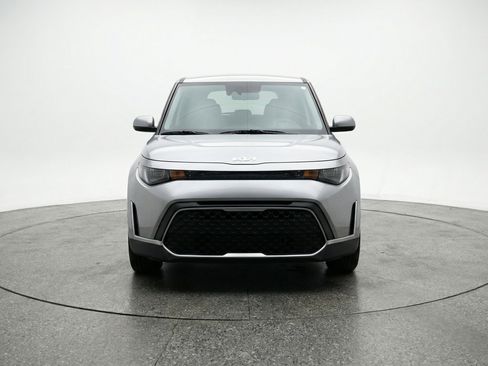 Used 2025 Kia Soul LX w/ LX Technology Package image 2