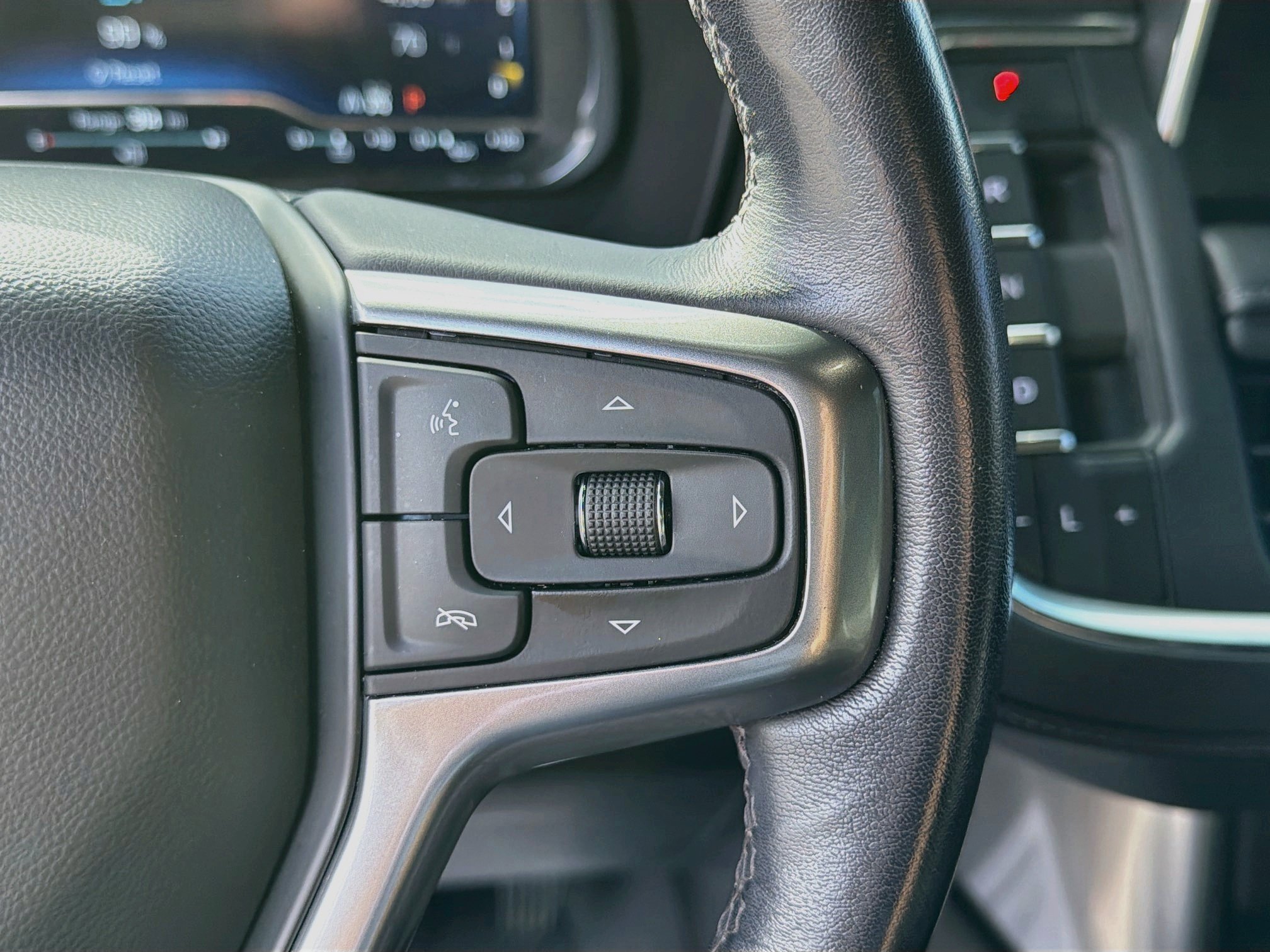 Used 2022 Chevrolet Tahoe Z71 w/ Luxury Package AWD/4WD image 41