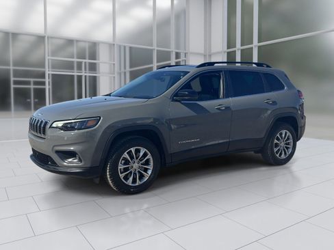 Used 2022 Jeep Cherokee Latitude Lux w/ Sun & Sound Group AWD/4WD image 2