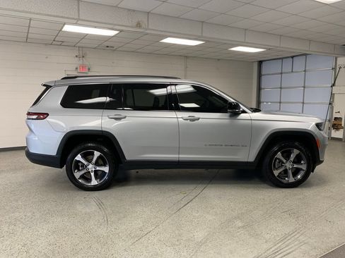 Used 2023 Jeep Grand Cherokee L Limited AWD/4WD image 7