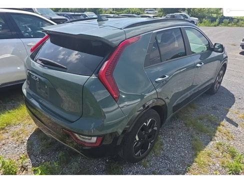 Used 2024 Kia Niro Wave w/ Wave Preserve Package FWD image 3