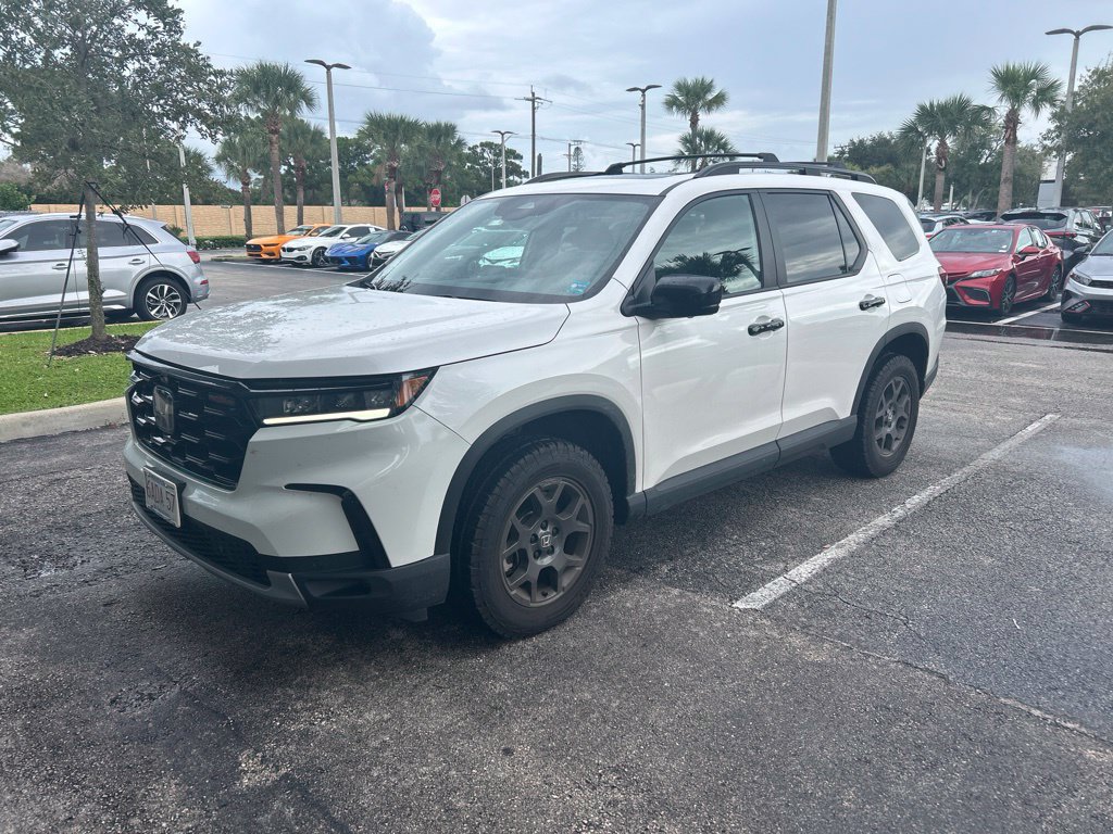 Used 2025 Honda Pilot TrailSport image 1