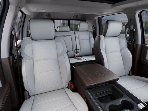New 2026 RAM 2500 Laramie AWD/4WD image 16