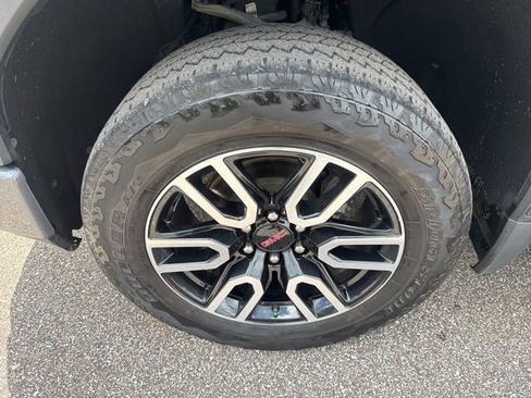 Used 2021 GMC Sierra 1500 AT4 w/ Technology Package AWD/4WD image 12