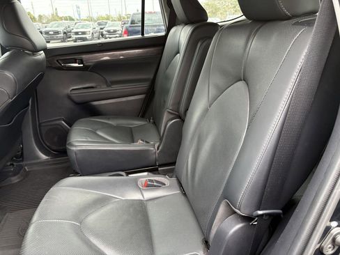 Used 2020 Toyota Highlander Limited image 21