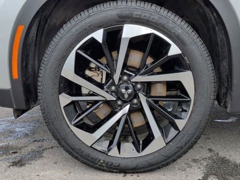 Used 2024 Mitsubishi Outlander SE image 9