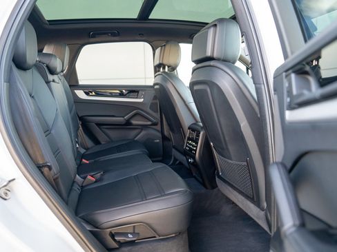 Used 2025 Porsche Cayenne image 25