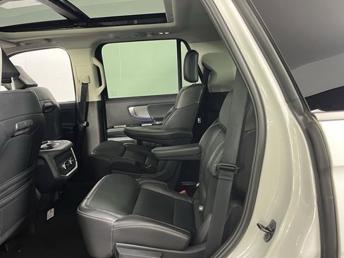 Used 2025 Ford Expedition Platinum image 28