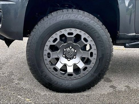 Used 2016 Chevrolet Colorado Z71 AWD/4WD image 7