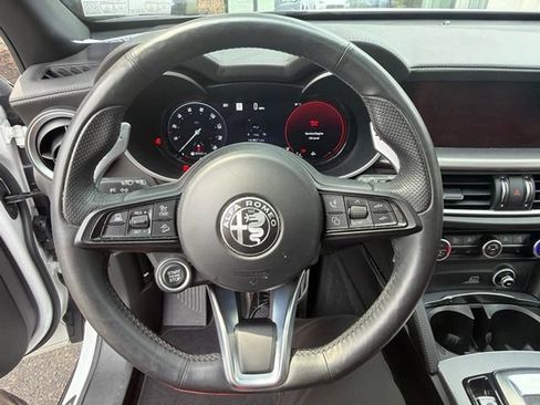 Used 2024 Alfa Romeo Stelvio Veloce AWD/4WD image 18