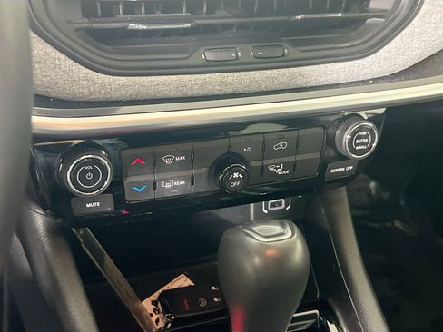 Used 2022 Jeep Compass Latitude image 15