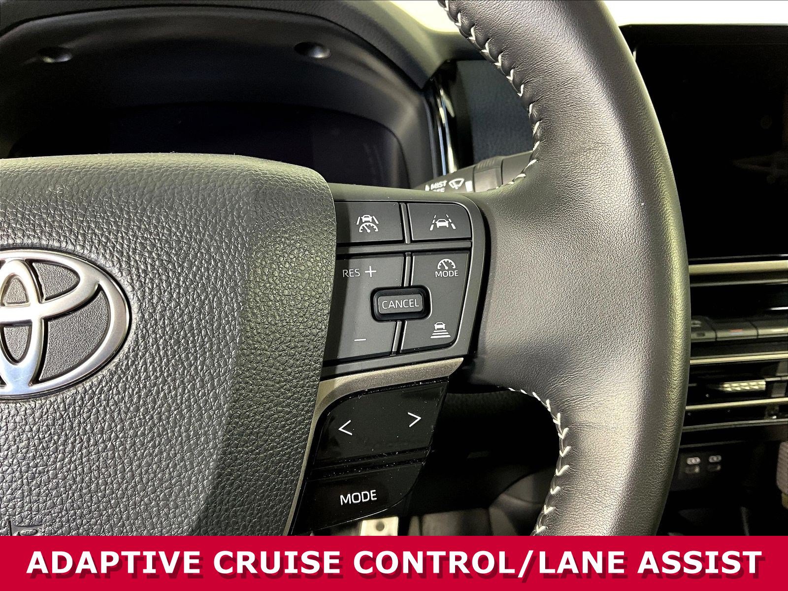 Used 2025 Toyota Camry SE FWD image 12