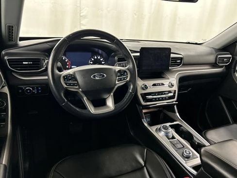 Used 2023 Ford Explorer XLT w/ Equipment Group 202A AWD/4WD image 22