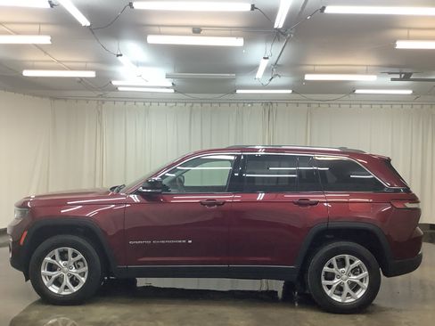 Used 2023 Jeep Grand Cherokee Limited image 10