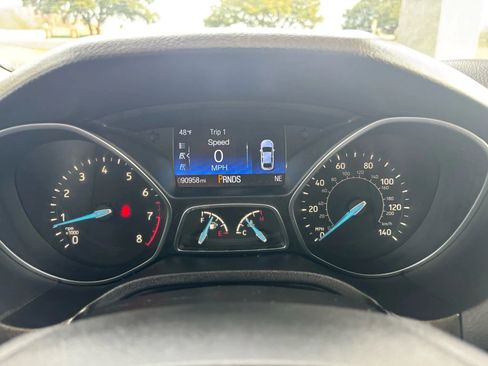 Used 2016 Ford Focus SE w/ SE Sport Package image 13