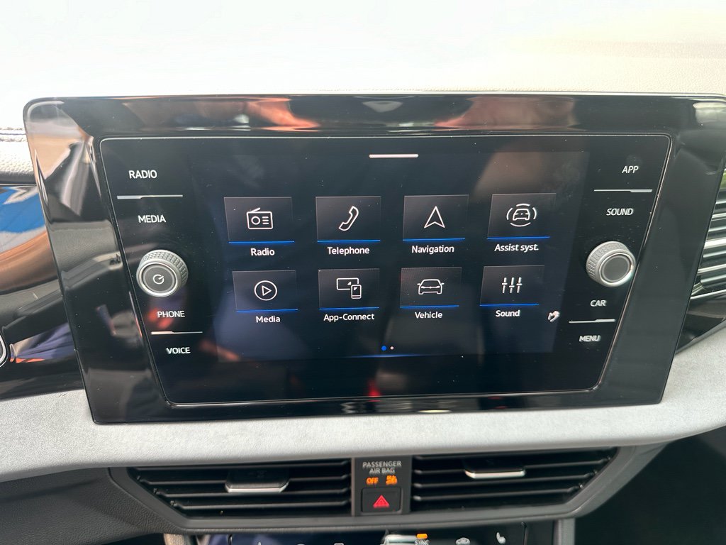 Used 2025 Volkswagen Jetta SE FWD image 12