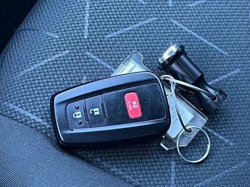 Used 2025 Toyota RAV4 XLE image 22