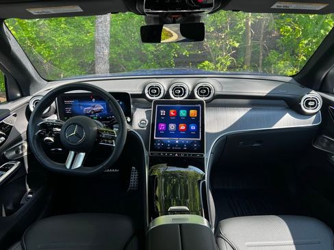 Used 2025 Mercedes-Benz GLC 350e 4MATIC image 12