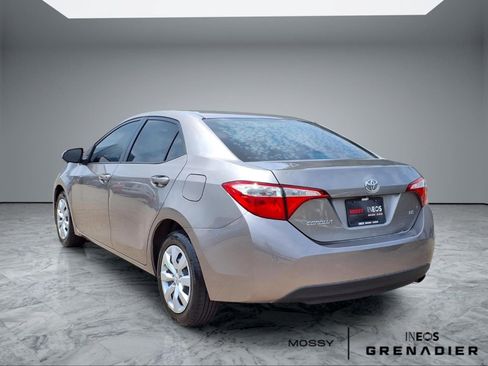Used 2015 Toyota Corolla LE FWD image 2