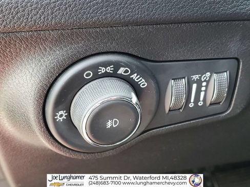 Used 2020 Jeep Compass Trailhawk AWD/4WD image 34