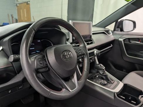 Used 2024 Toyota RAV4 SE w/ Weather & Moonroof Package AWD/4WD image 19