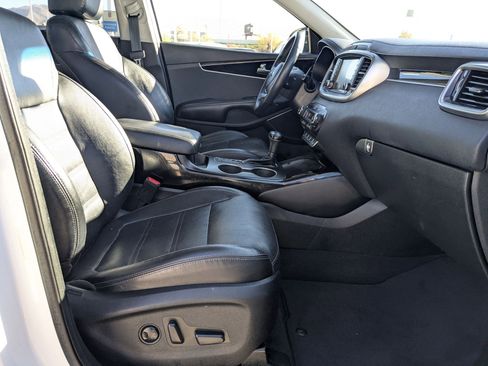 Used 2019 Kia Sorento SX w/ SX Touring Package image 19