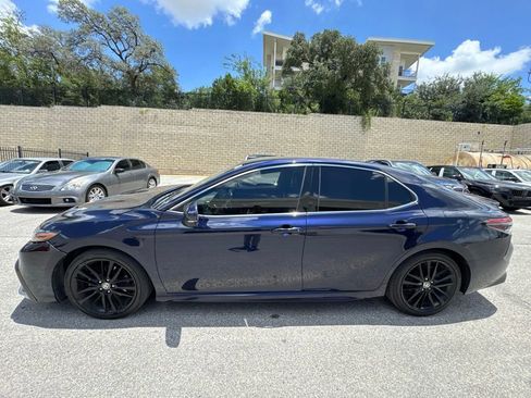 Used 2022 Toyota Camry XSE FWD image 3