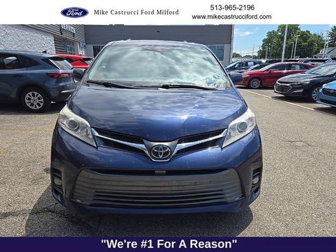 Used 2020 Toyota Sienna XLE FWD image 2