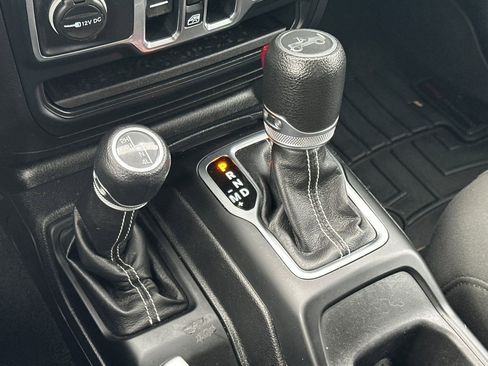 Used 2019 Jeep Wrangler Unlimited Sahara w/ Uconnect 4C Nav & Sound Group image 22