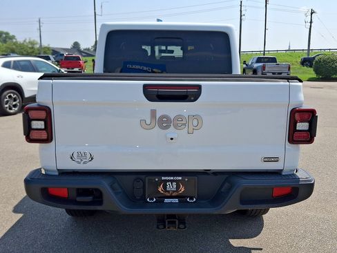 Used 2020 Jeep Gladiator Overland AWD/4WD image 22