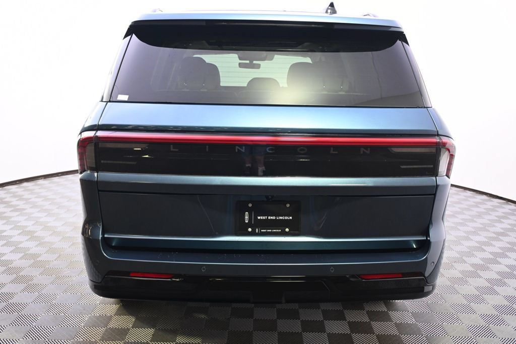 New 2027 Lincoln Navigator Reserve w/ Jet Appearance Package AWD/4WD image 5