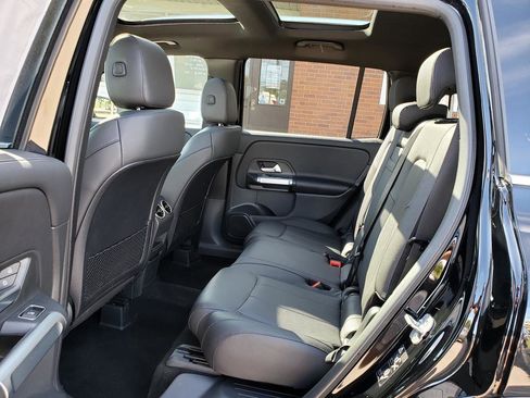 Used 2023 Mercedes-Benz GLB 250 4MATIC image 11