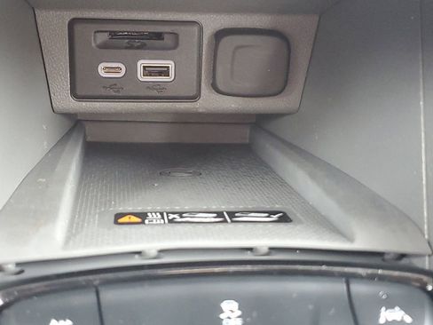 Used 2023 Chevrolet Bolt EUV Premier FWD image 25