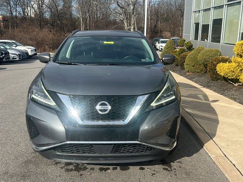 Used 2019 Nissan Murano SV image 2