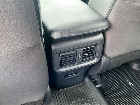 Used 2022 Toyota RAV4 XLE w/ Convenience Package image 28
