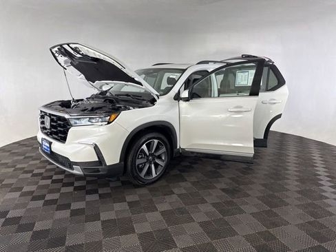Certified 2025 Honda Pilot Elite image 14