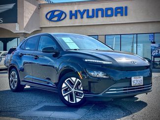 Used 2023 Hyundai Kona SE video 1