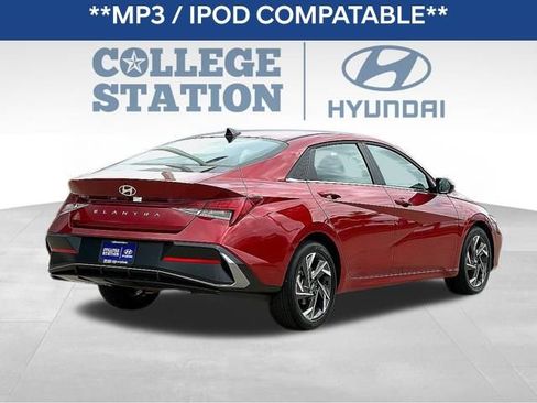 Used 2024 Hyundai Elantra SEL w/ Convenience Package image 8