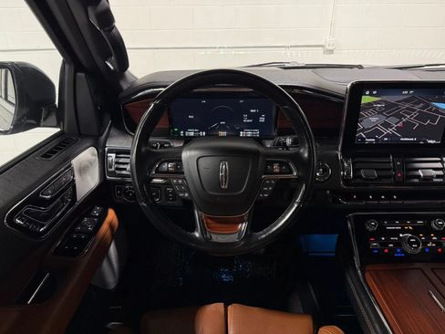 Used 2021 Lincoln Navigator Reserve w/ Luxury Package AWD/4WD image 25