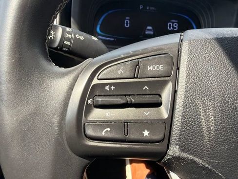 Used 2025 Hyundai Venue SEL FWD image 37