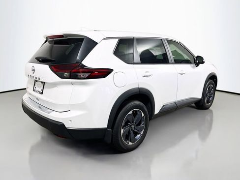 Used 2025 Nissan Rogue SV FWD image 2