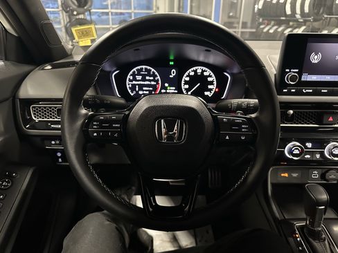 Used 2023 Honda Civic Sport image 9