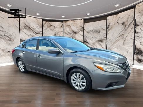 Used 2017 Nissan Altima 2.5 S w/ Power Driver Seat Package FWD image 3