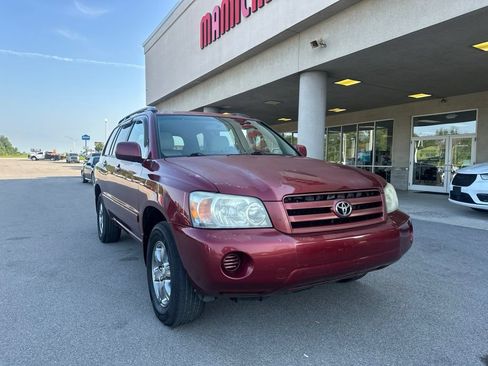 Used 2005 Toyota Highlander 4WD V6 w/ Appearance Pkg image 3
