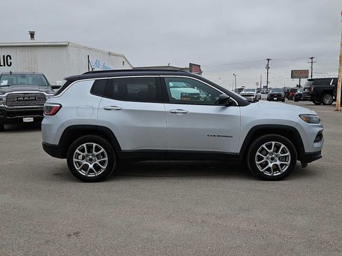 Used 2025 Jeep Compass Limited AWD/4WD image 9