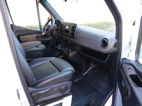 Used 2023 Mercedes-Benz Sprinter 1500 image 8