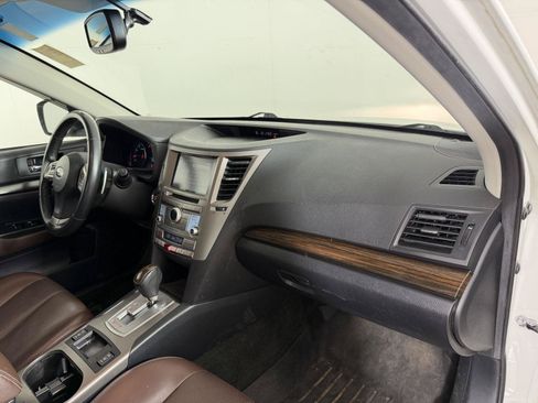 Used 2013 Subaru Outback 2.5i Limited w/ Special Appearance Pkg AWD/4WD image 18