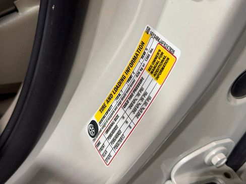 Used 2015 Cadillac Escalade Luxury image 38