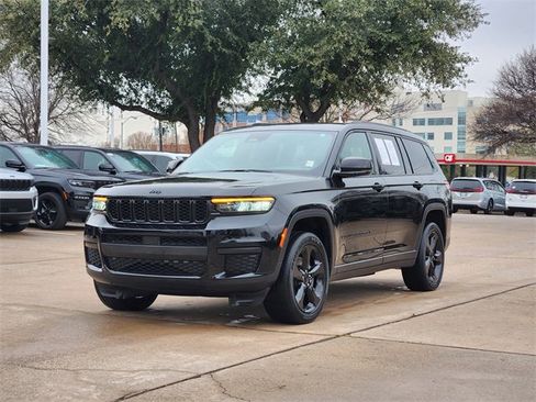 Used 2024 Jeep Grand Cherokee L Laredo image 3